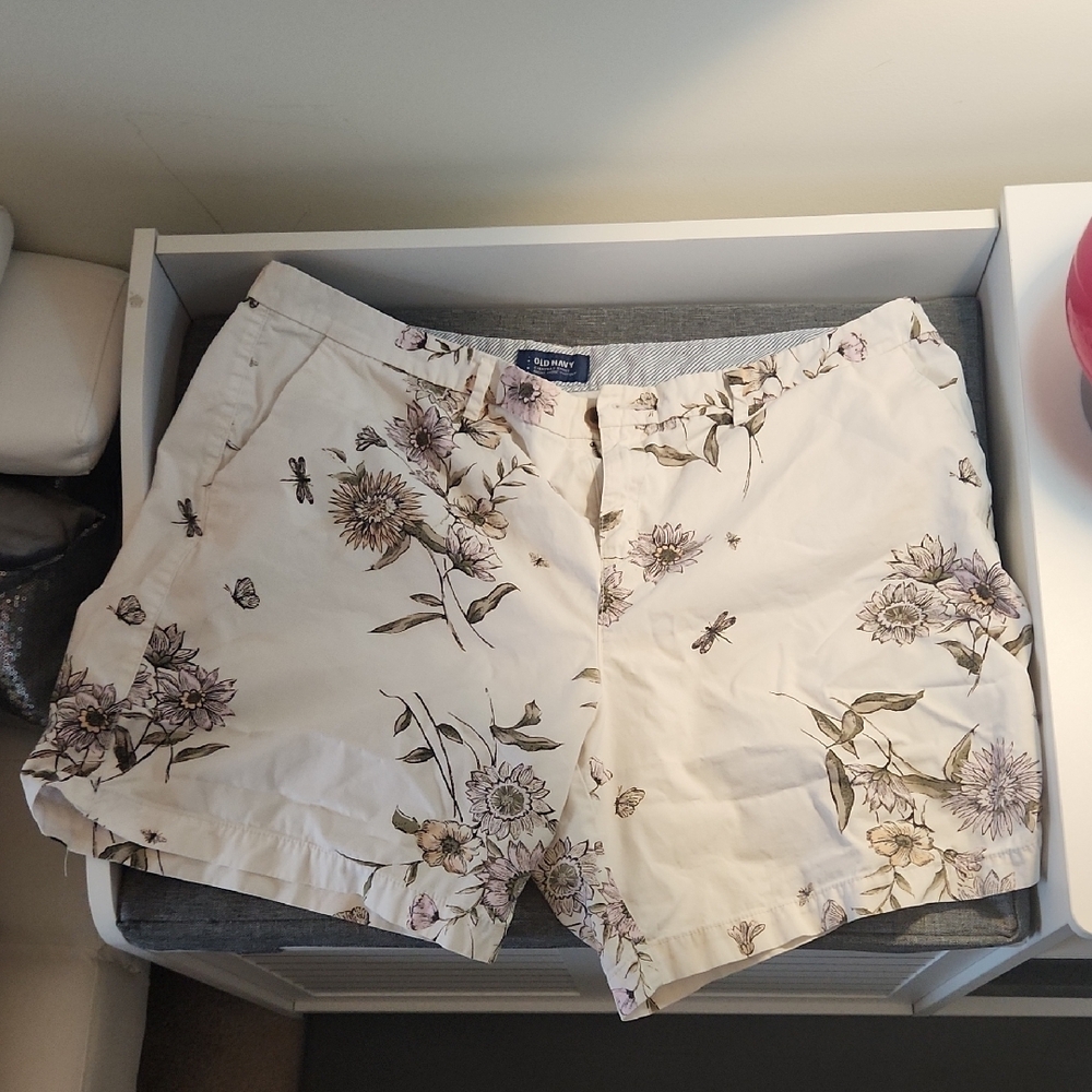 Old Navy Cream Bermuda Shorts with Botanical Print